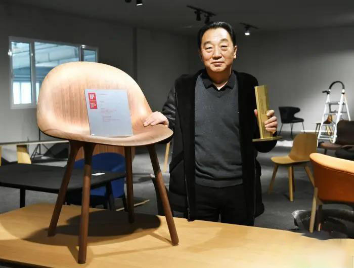 河北文安助推3D彎曲木家具暢銷海外